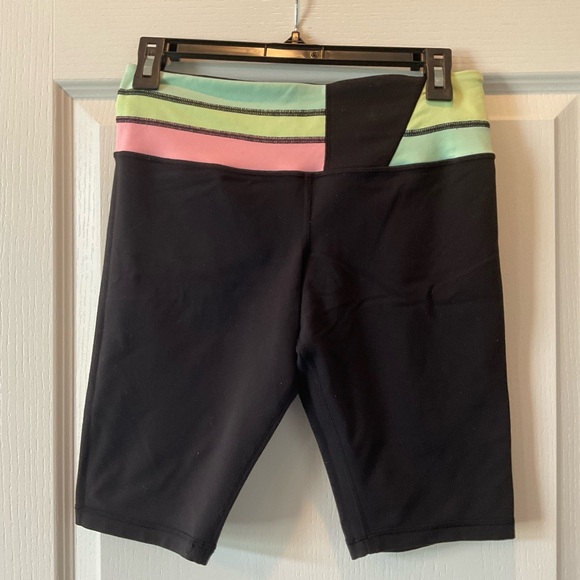 Lululemon reversible Groove Short Tall size 6 - Picture 3 of 6